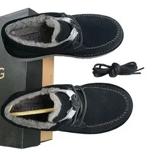 UGG | Shoes | Ugg Campout Comfy Black Suede Laceup Lowtop  display picture 3